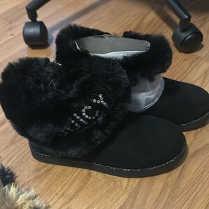Black juicy couture furry boots
